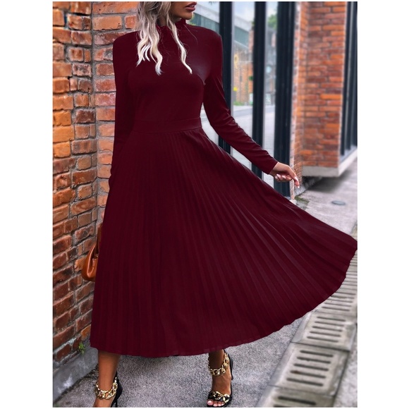 Classic Solid Pleated Minimalist Dress - Picture 5 of 7